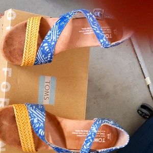 Tom's Wedge Sandals Size 6